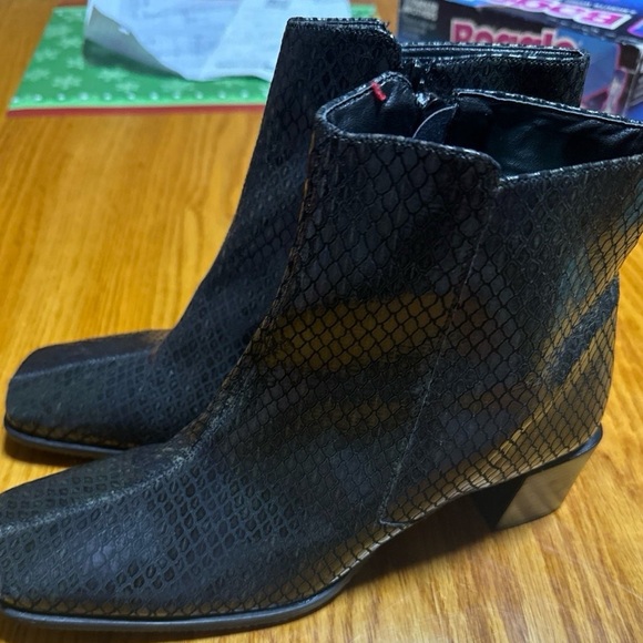 Easy Spirit Black Snakeskin Heeled Boots - Picture 4 of 7